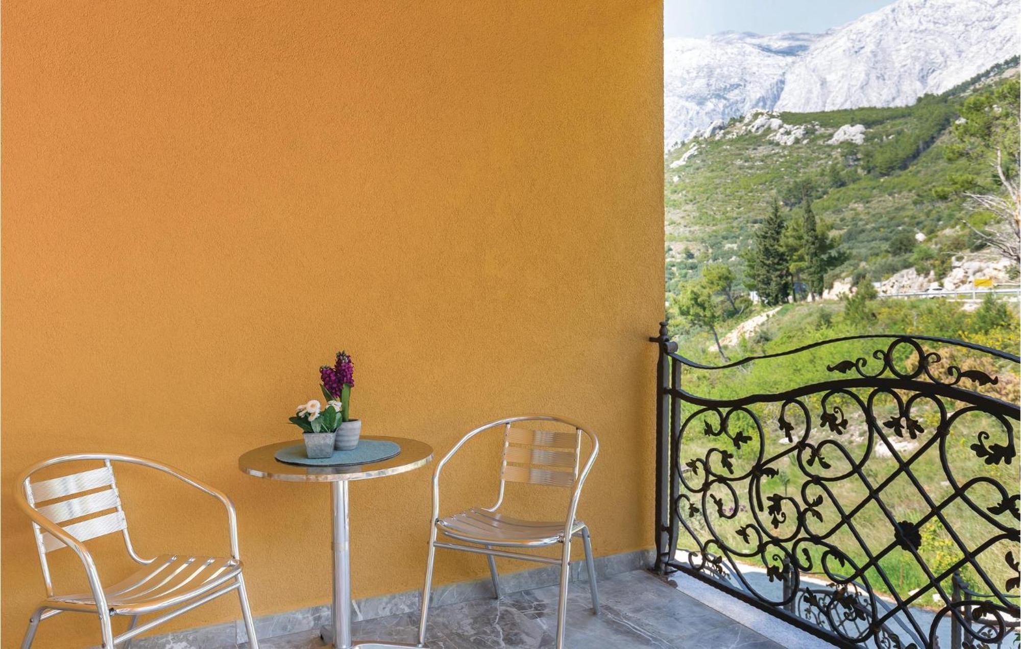 Gorgeous Apartment In Krvavica With Kitchen Eksteriør bilde
