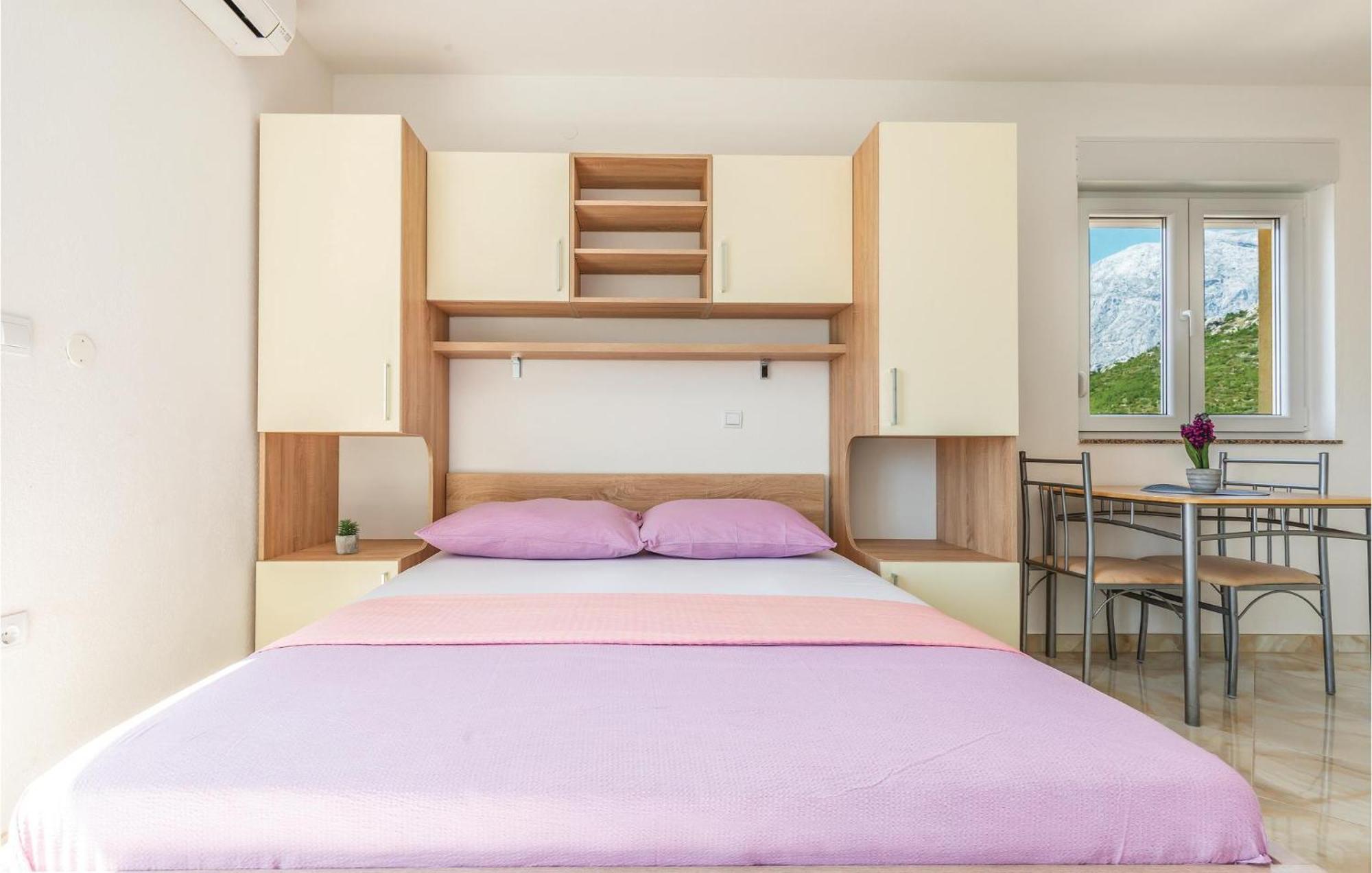 Gorgeous Apartment In Krvavica With Kitchen Eksteriør bilde