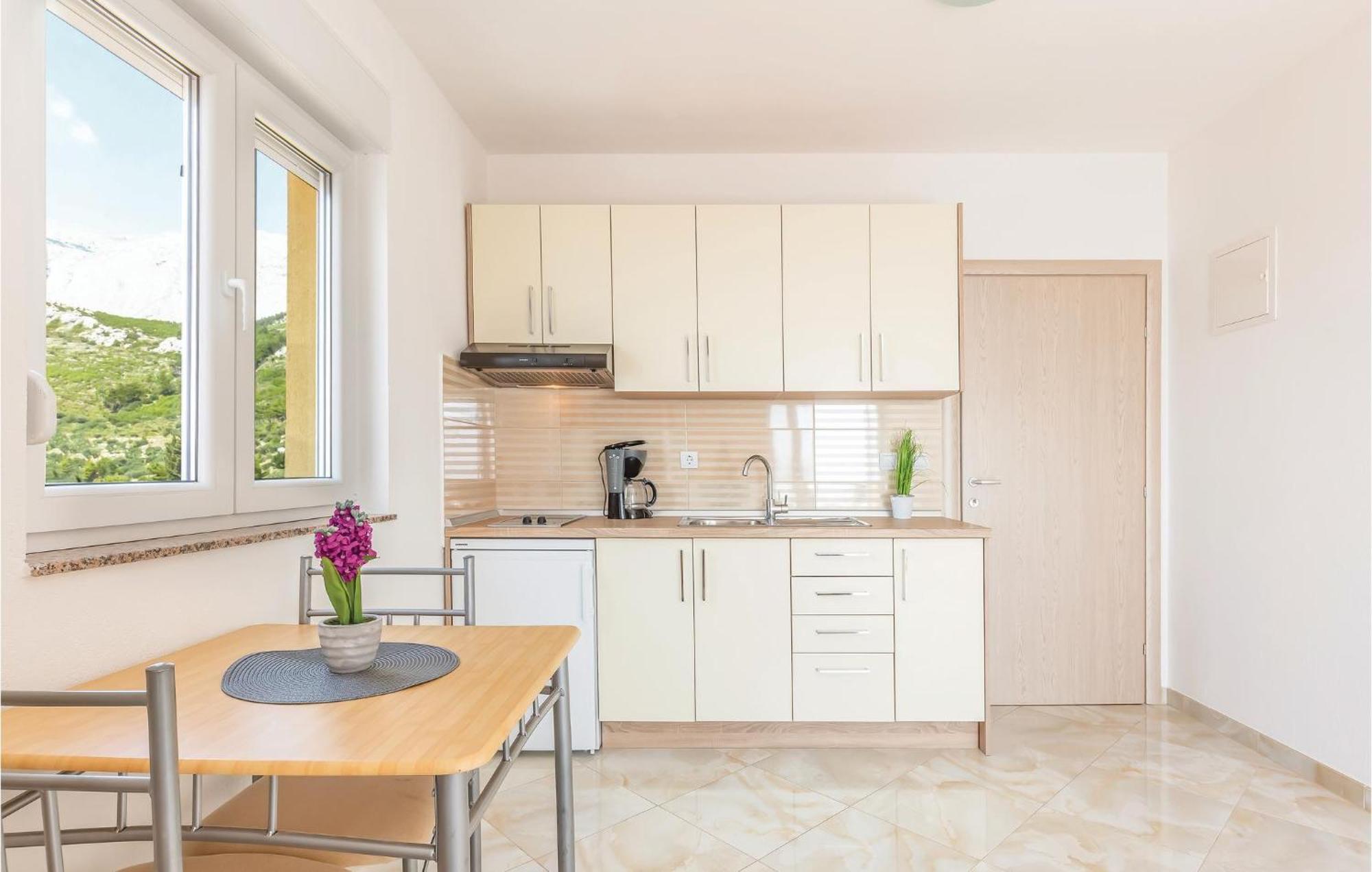Gorgeous Apartment In Krvavica With Kitchen Eksteriør bilde