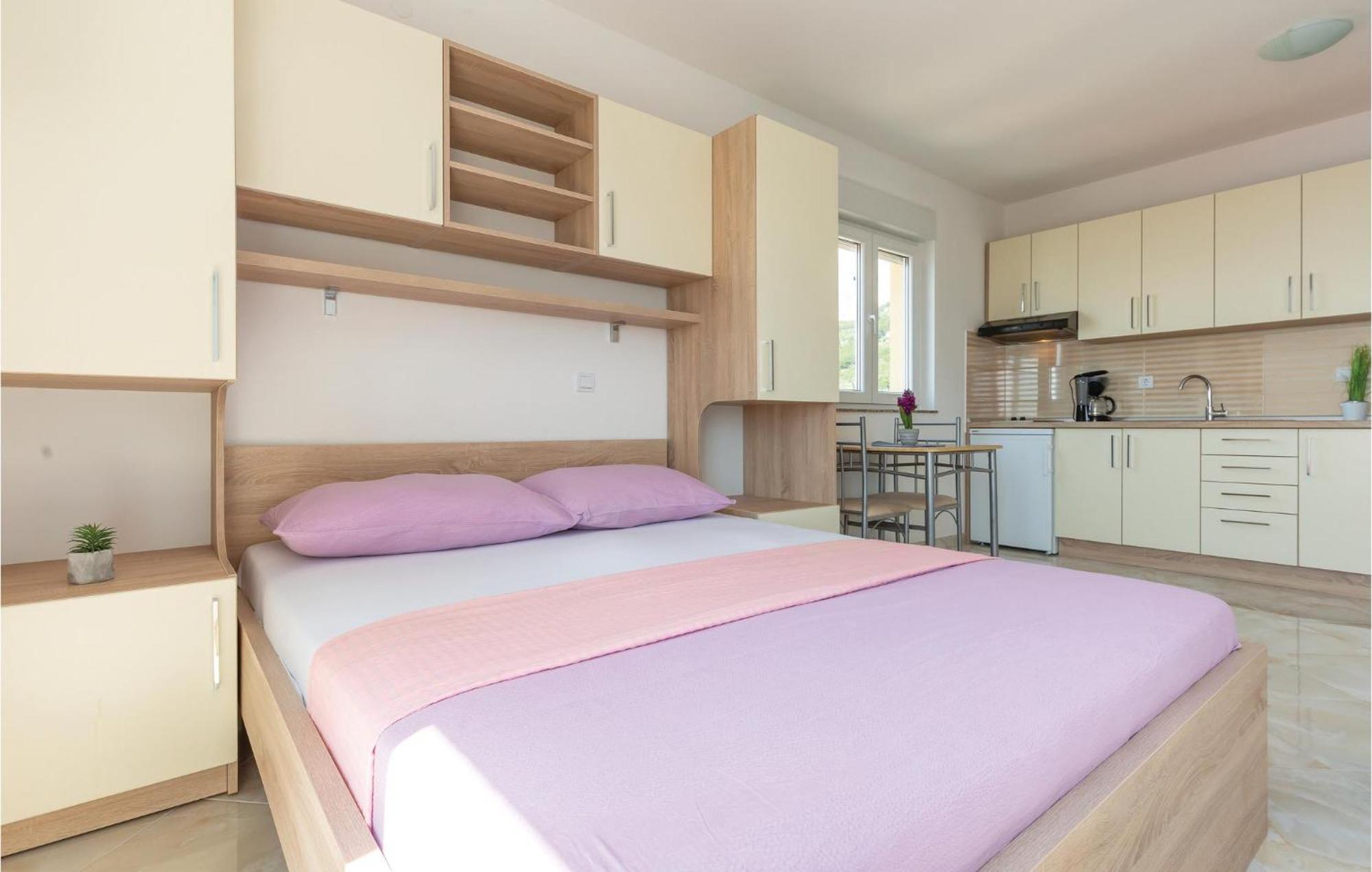 Gorgeous Apartment In Krvavica With Kitchen Eksteriør bilde